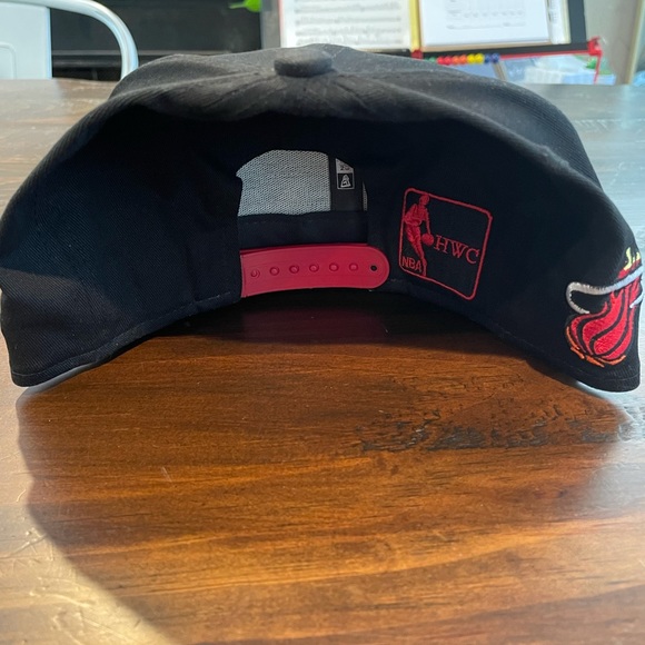 Miami Heat New Era 9fifty snapback. medium-Large. black and red. NWT - Picture 4 of 6